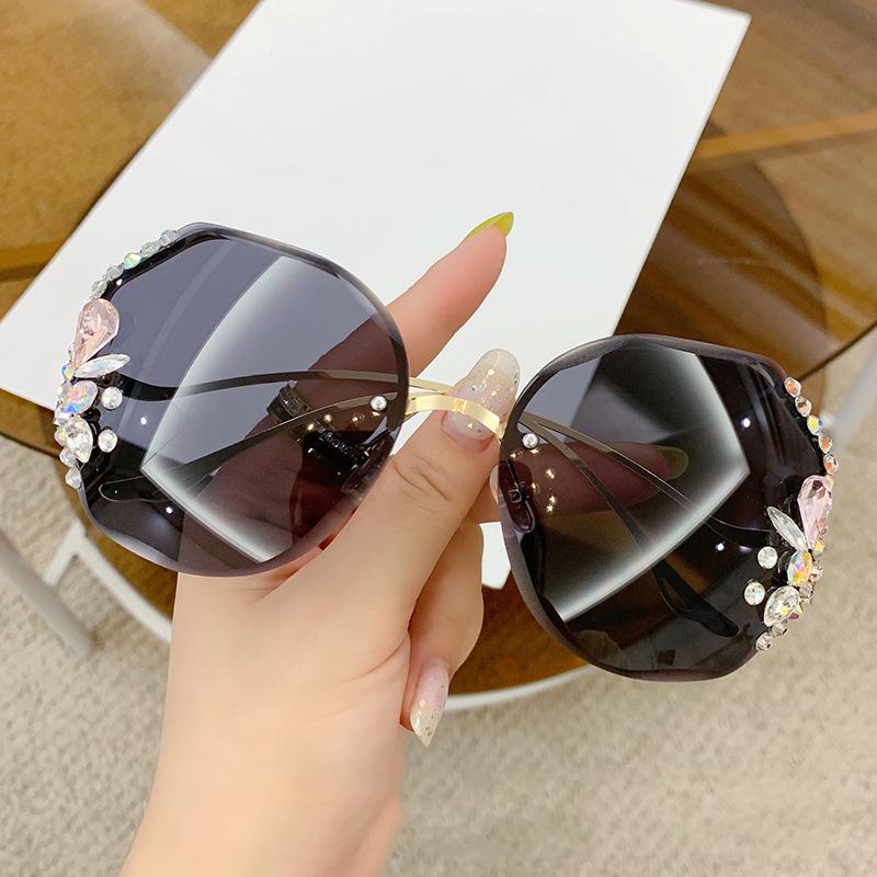 2023 Frameless Cut-Edge Fashion Sunglasses for Large Faces, Slimming Design, Celebrity Style, Diamond-Studded, Korean Trend.