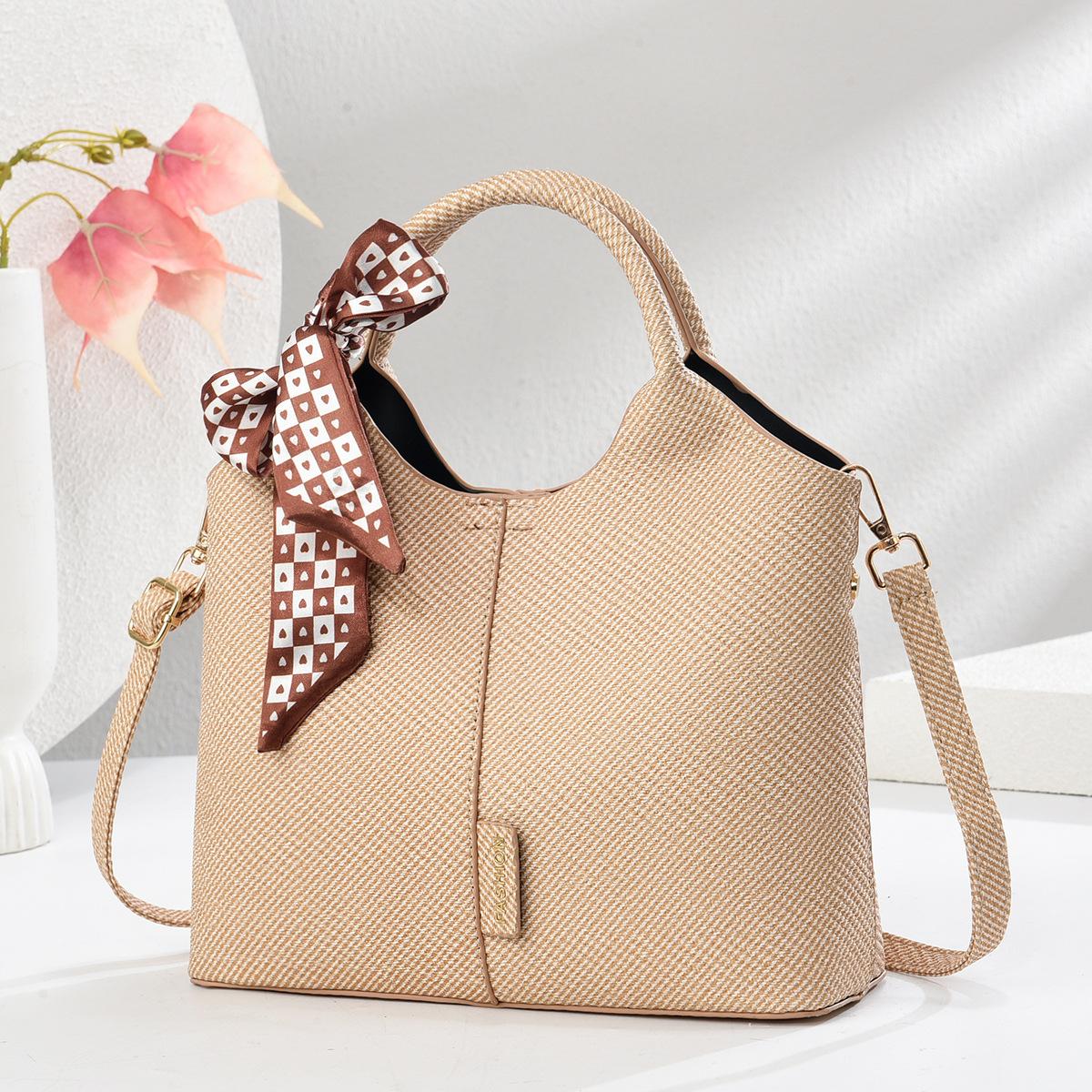 Die neue hochwertige Handtasche für Damen, Nischendesign, Seidenschal-Handtasche, lässige Textur, Einzel-Schulter-Umhängetasche . beige