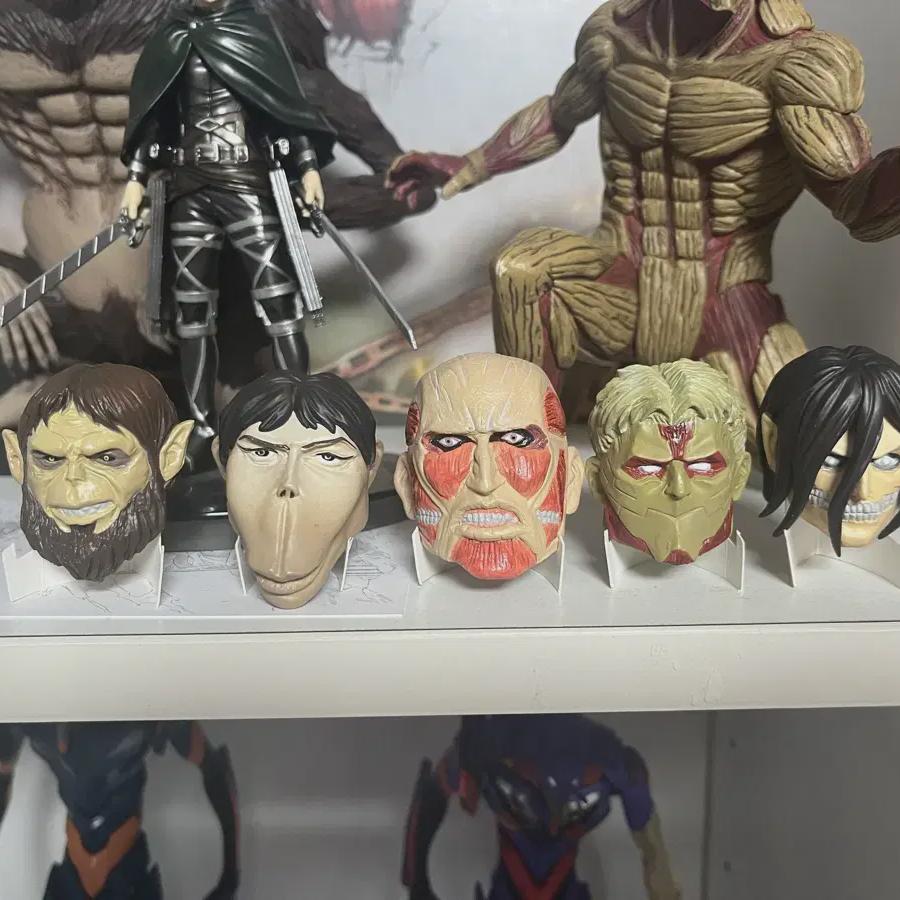 

Набор фигурок голов персонажей «Атаки титанов»