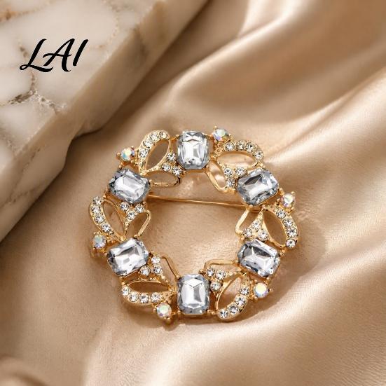 Golden Plated Alloy Brooch Women Rhinestone Hollow Wreath Brooch Dainty Decorative Badge Round Pin Pin Sweater Cardigan Coat Dress Jewelry