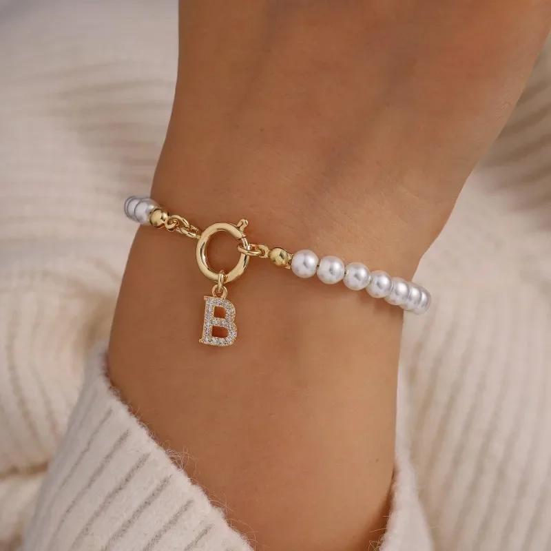 A 26-letter Imitation Pearl Beaded Bracelet for Women, Suitable for Daily Wear