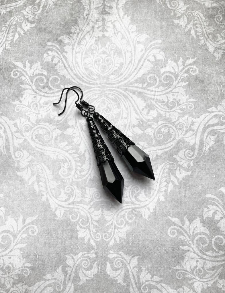 Victoria Gothic Long Conical Shape Red Teardrop Glass Crystal Pendant Dangle Earrings for Women Halloween Party Jewelry Gifts
