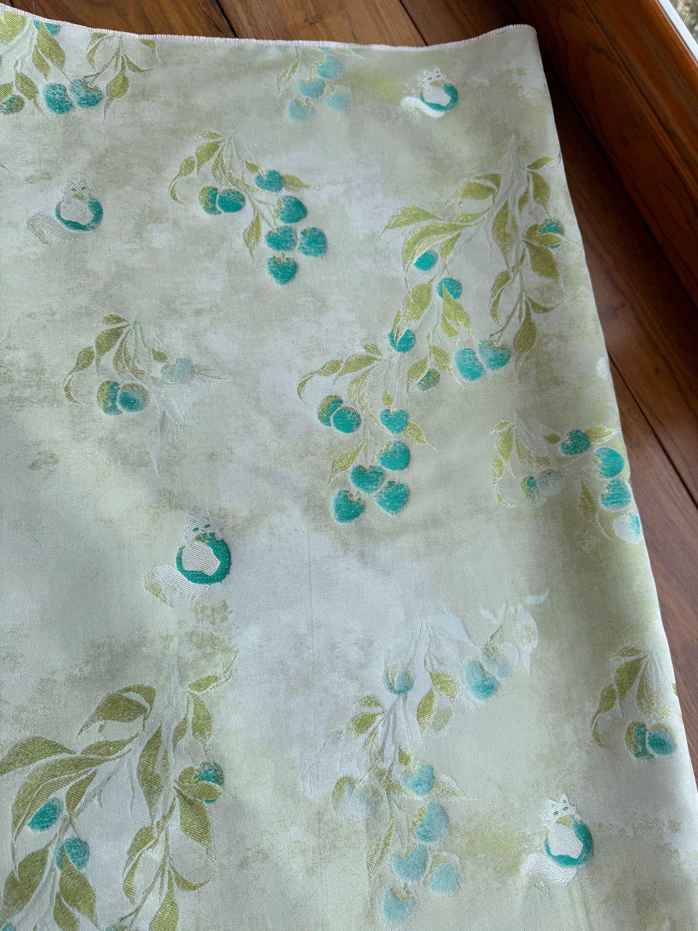 

Жаккардова тканина Білка з лічі : М яка весняно-літня тканина для сукні-сорочки для жінок та дітей зелений