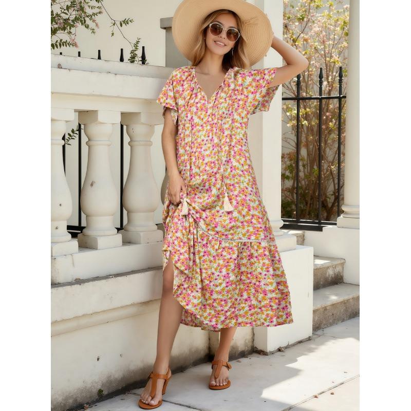 A Vacation-style Short-sleeved Floral Floral Dress with A Cinched-waist Tie and Cotton Silk Beach