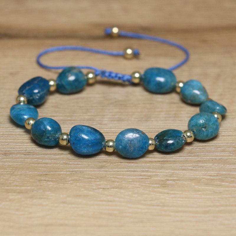 Bransoletka z nieregularnych koralików ametystowych – Złoty akcent Regulowana biżuteria Boho, Prezent dla kobiet uspokajający intuicję