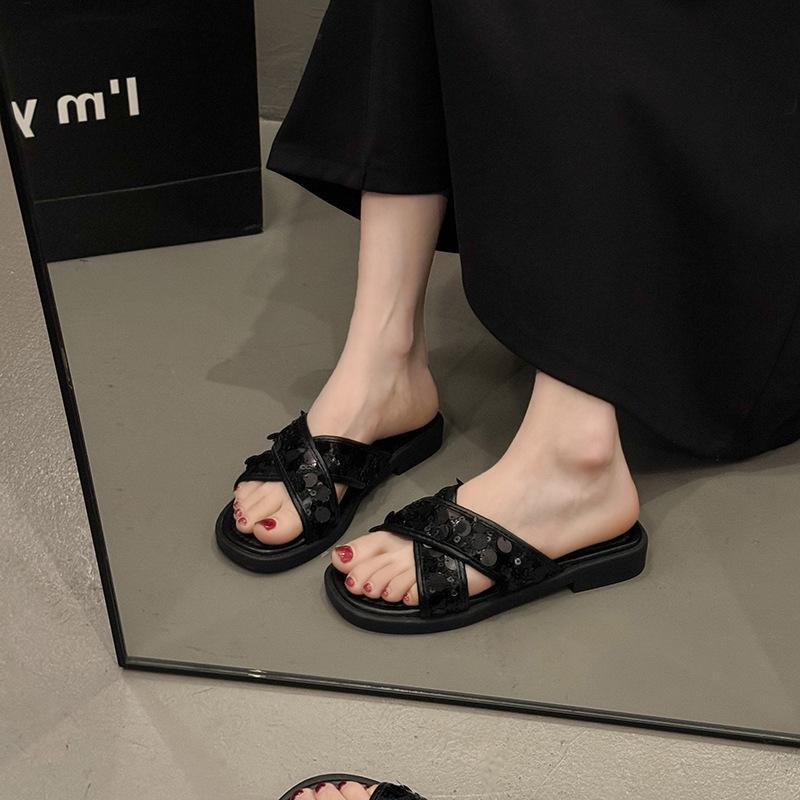 Sequins are beautiful, flat-bottomed cool slippers, women's summer outer wear, new models with skirts, fashionable beach flip-flops