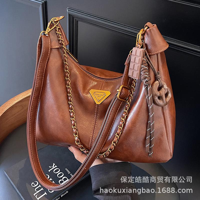 Large capacity bag women's autumn and winter versatile 2025 new simple shoulder messenger bag soft face women's commuter tote bag