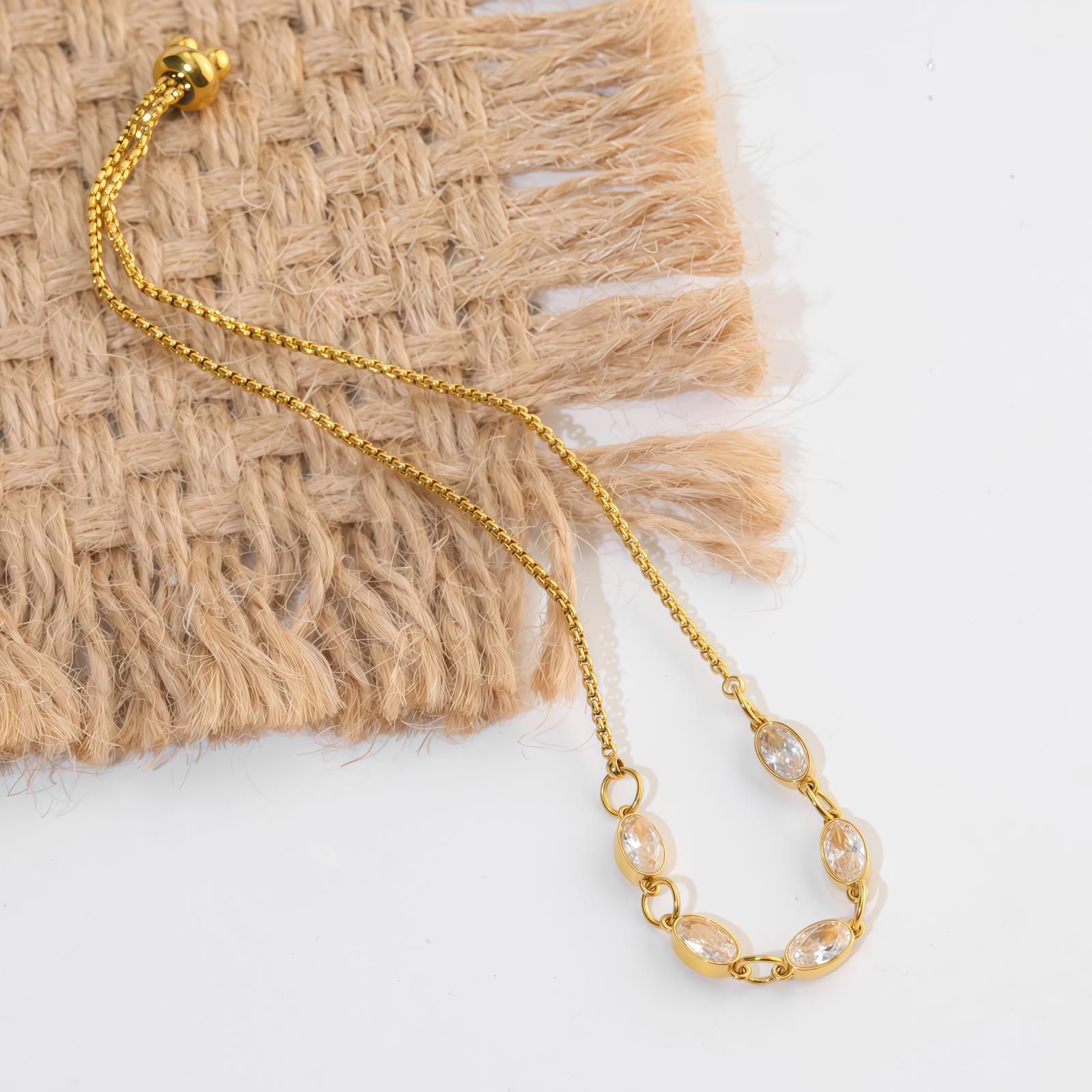 Титановая сталь Алмазное ожерелье Женская двухцветная золотисто-серебряная цепочка на ключицу Легкая роскошь Скрученная цепочка Нишевые аксессуары