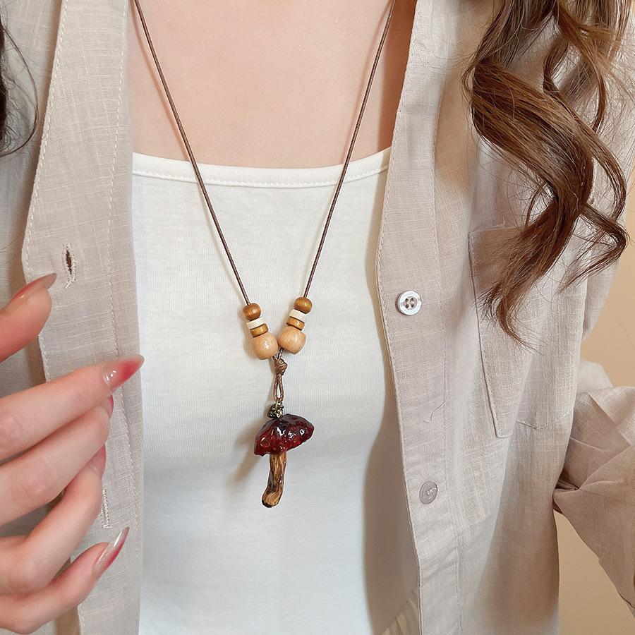 Wood chips irregular round square pendant necklace retro ethnic style collarbone chain design sense sweater chain women