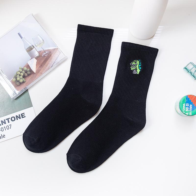 

Male Spring-summer Embroidery Cartoon Interesting Dinosaur Leisure Student Medium Tube Cotton Socks 1 pair чёрный