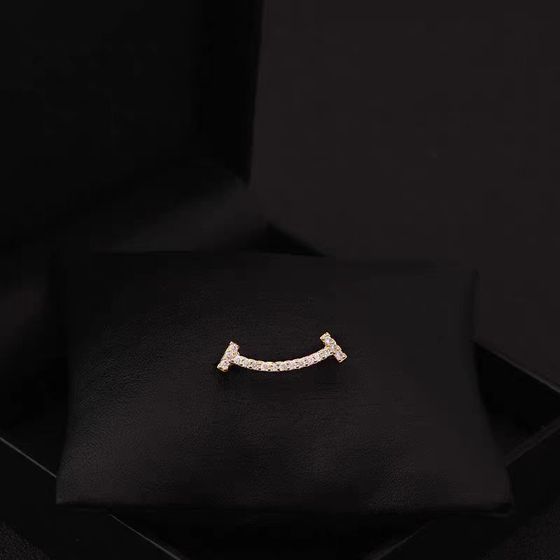 Cute smiley face brooch high-end versatile cardigan corsage women's fashion niche design sense pin fixed clothes accessories