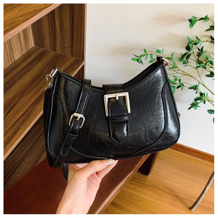

Women s niche fashion design retro bag trendy shoulder messenger women s bag crescent armpit bag чорний
