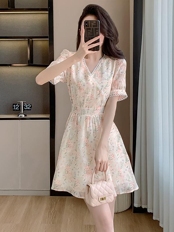 

Вышитое цветочное шифоновое стройнящее платье для миниатюрных женщин на лето Medium