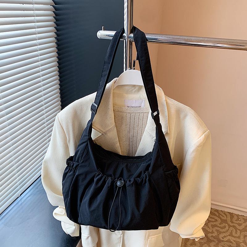 New Large-capacity Lightweight Bag Women's Casual Simple Literary and Artistic Shoulder Bag Fashionable Solid Color Drawstring Messenger Bag