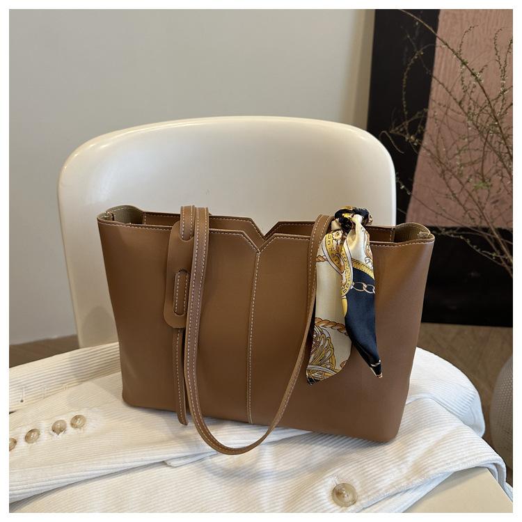 

Сумка-тоут женская сумка новая большая вместимость женская для поездок на работу модная и простая можно положить папки одноплечевая женская сумка светло-коричневого