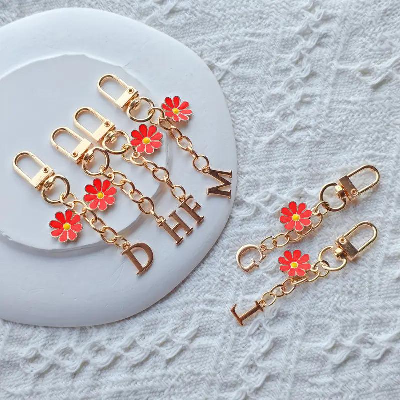 Metal Red Daisy Alphabet Keychain  A-Z 26 Letters Keyring Charms Bag Pendant Jewelry Gift Accessories