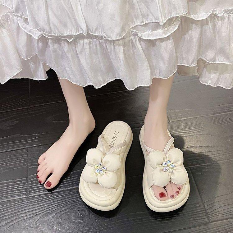 Internet Celebrity Muffin Thick-bottomed Flower Rhinestone Outside Wearing Cool Slippers Female 2025 Summer Skirt Little Fairy Versatile One-word Drag