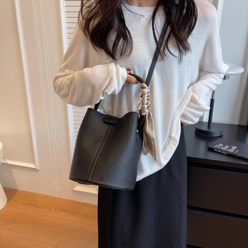 New Fashionable Versatile Solid Color Bucket Bag Portable Shoulder Oblique Span Women's Bag