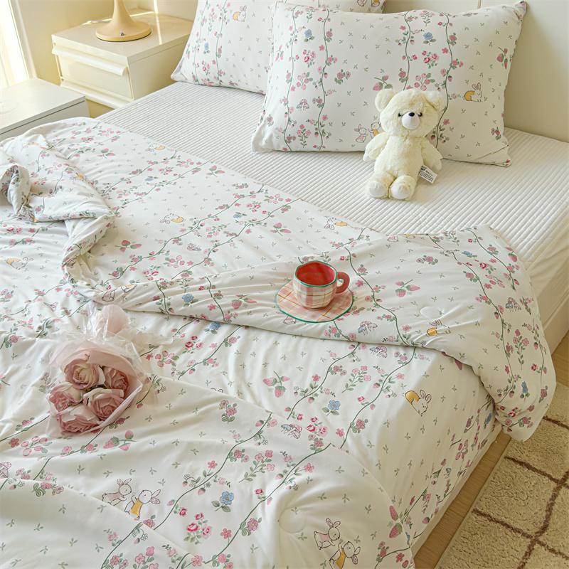 Garden Florals Pattern Quilt Summer Air Conditioning Thin Comforter Cute Rabbit Printed Soft Quilted Quilt for Kids Boys Girls