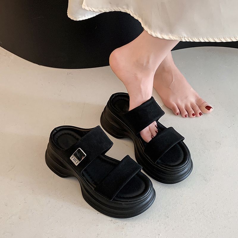 2025 new thick-soled heightening slippers women's summer wear, versatile heightening sandals, soft-soled lazy sandals