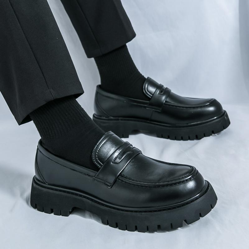 Bequeme lässige Herrenschuhe Frühling Sommer Neuer Stil Dicker Absatz Slipper Übergröße Modische Allround-Lederschuhe