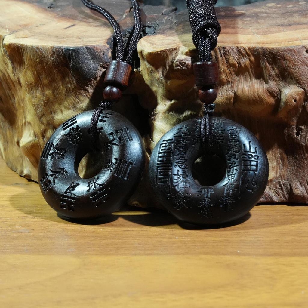 Verjadeisierter Blitzschlagener Jujubeholz Geistmünze Friedensanhänger Charme – Handgeschnitzt