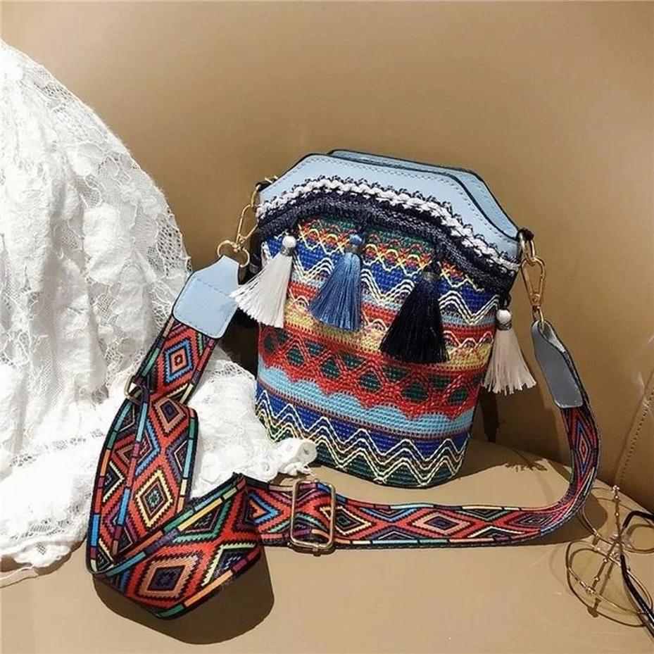 1 Pcs Fashion Bohemian Ethnic Style Women's Straw Woven Shoulder Messenger Bag Retro Casual Tassel Bucket Bag