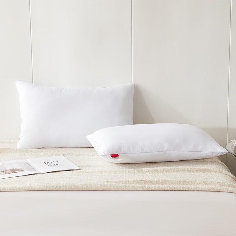 

Jieliya Heart-to-Heart Couple Pillow