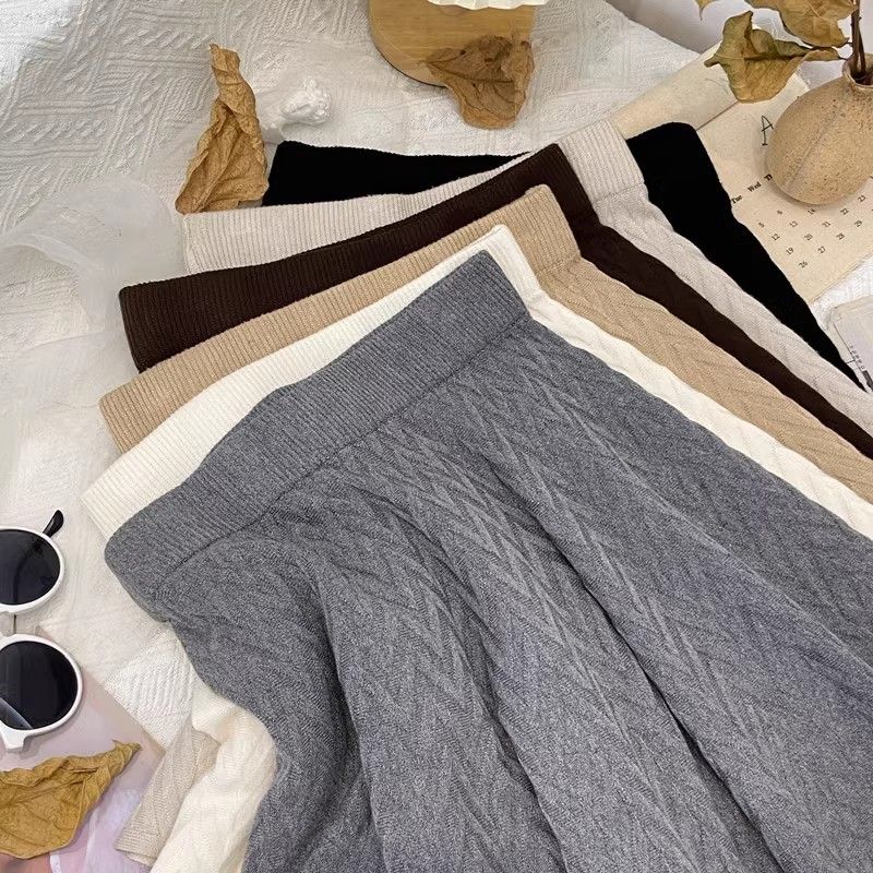 Simple and Solid Color Knitted A-line Umbrella Skirt, Half Length Skirt, Women's High Waist, Draped Feeling, Pleated Skirt