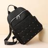 Modischer Rucksack mit Nietendekoration für Damen, großes Fassungsvermögen, einfarbig, Nylon-Rucksack, neue luxuriöse, lässige Reise-Schultertaschen