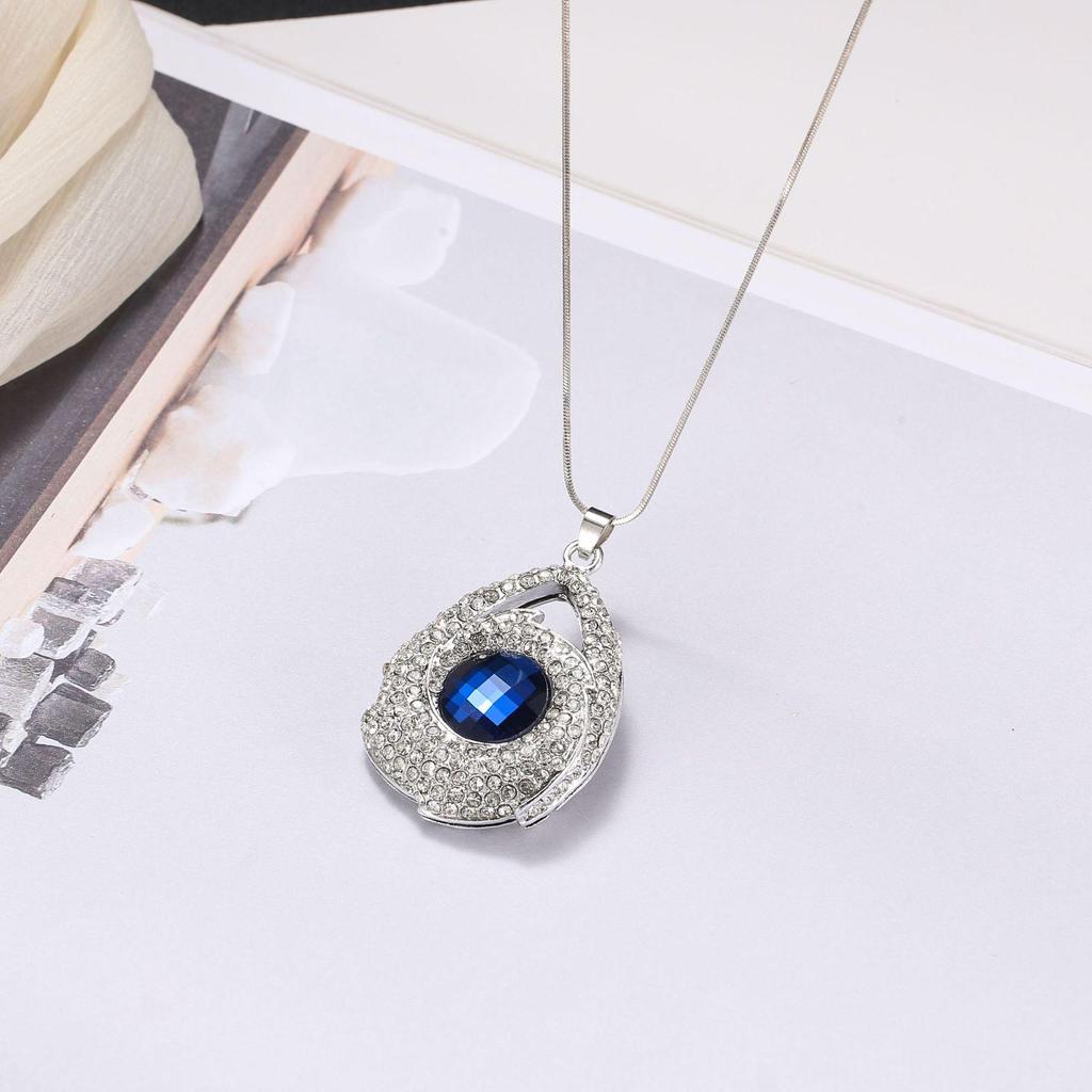 Luxury Non-Fading Korean Fashion Sweater Necklace: Autumn/Winter Women's Niche Design Pendant