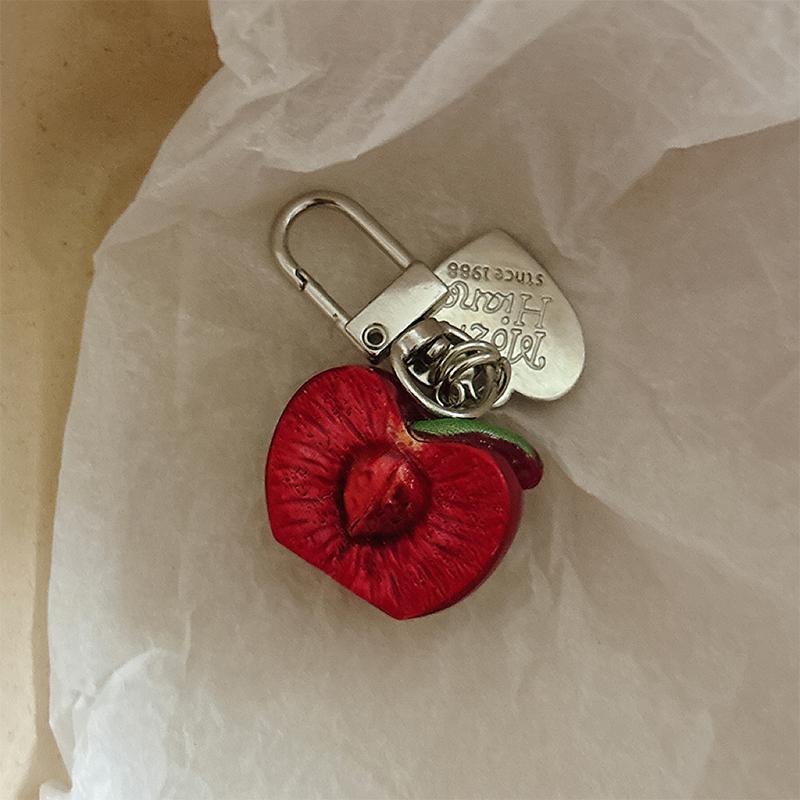 Vivid 3D Red Tomato Keychain Lightweight Resin Fruit Charm Mini Pendant for Phone Case Handbag Gift for Girls