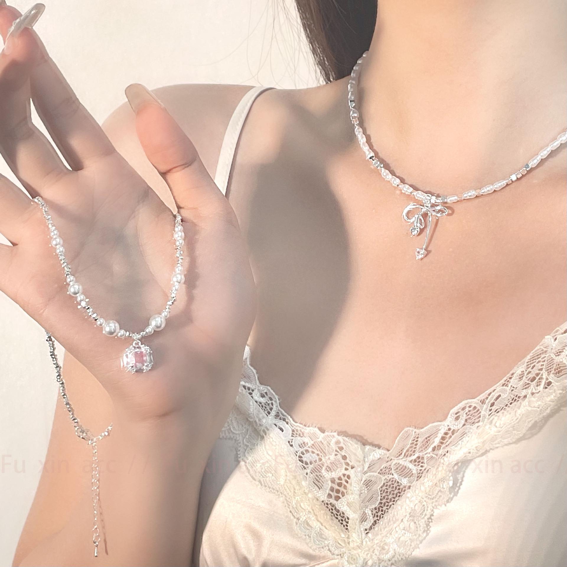 

Elegant Silver Pearl Bow Necklace: Fresh, Sweet, and Luxurious Summer Design