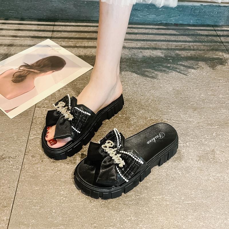 Fashion Flat Bottom Slippers for Women's New Summer Outerwear Fashion Anti Slip Soft Sole Thick Sole Women's Shoes Work Commute Summer