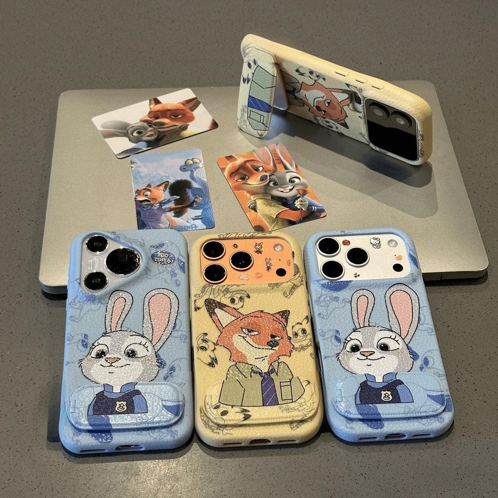 Applicable Apple 17PRO Couple Mobile Phone Case Judy Nick iPhone16 Cartoon Leather Pattern Mirror Bracket Case
