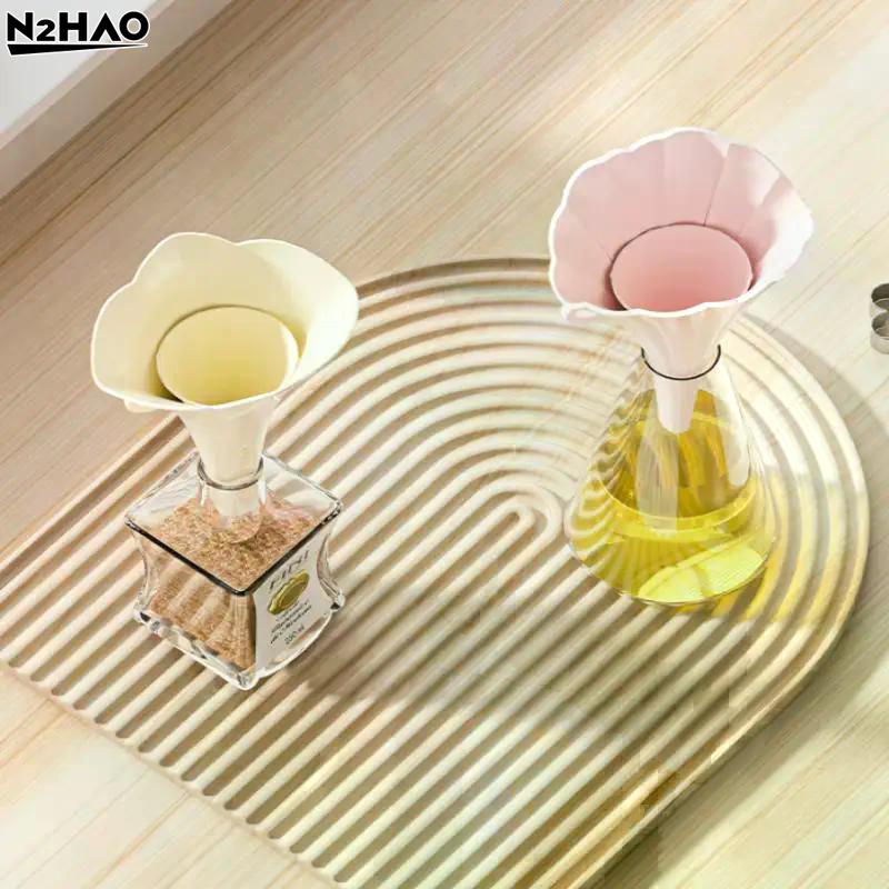 1PCS Silicone Funnel Collapsible Food Grade Kitchen Oil Filling Container Flower Liquid Dispensing Small Caliber Juice Pourer