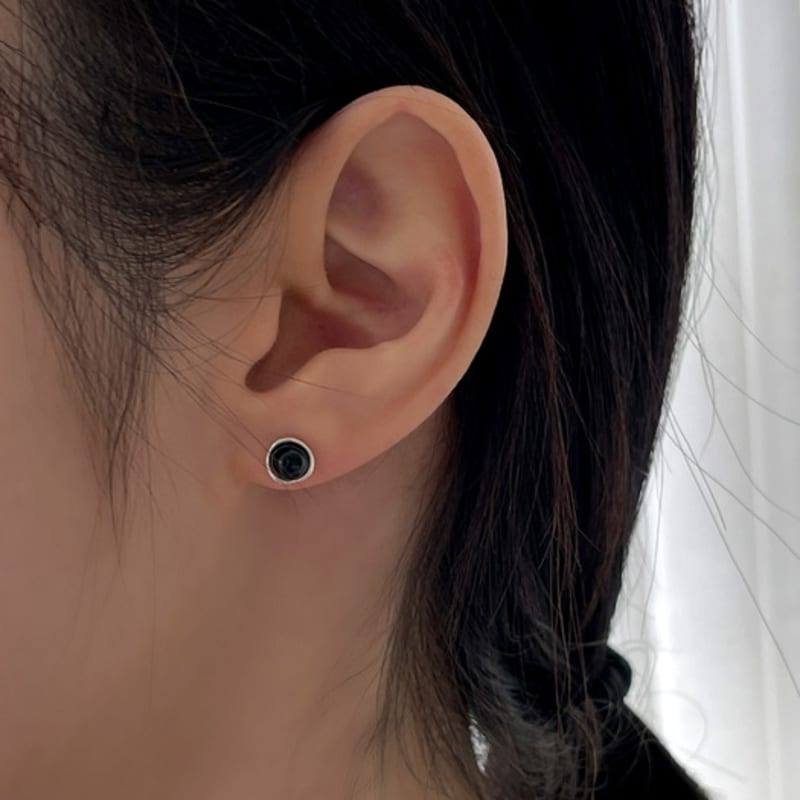 Melliv Silver Melting Around 5mm Onyx Earrings_mve28