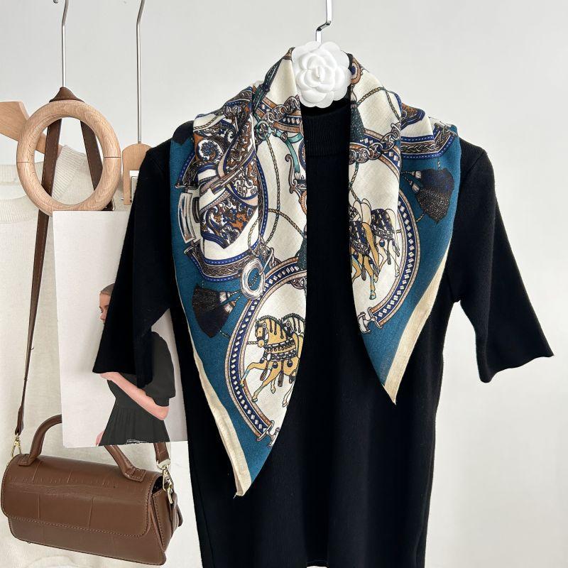 Hot-selling new carriage printing big-name high-end cotton and linen texture 71 * 71cm women's decorative velvet silk scarf