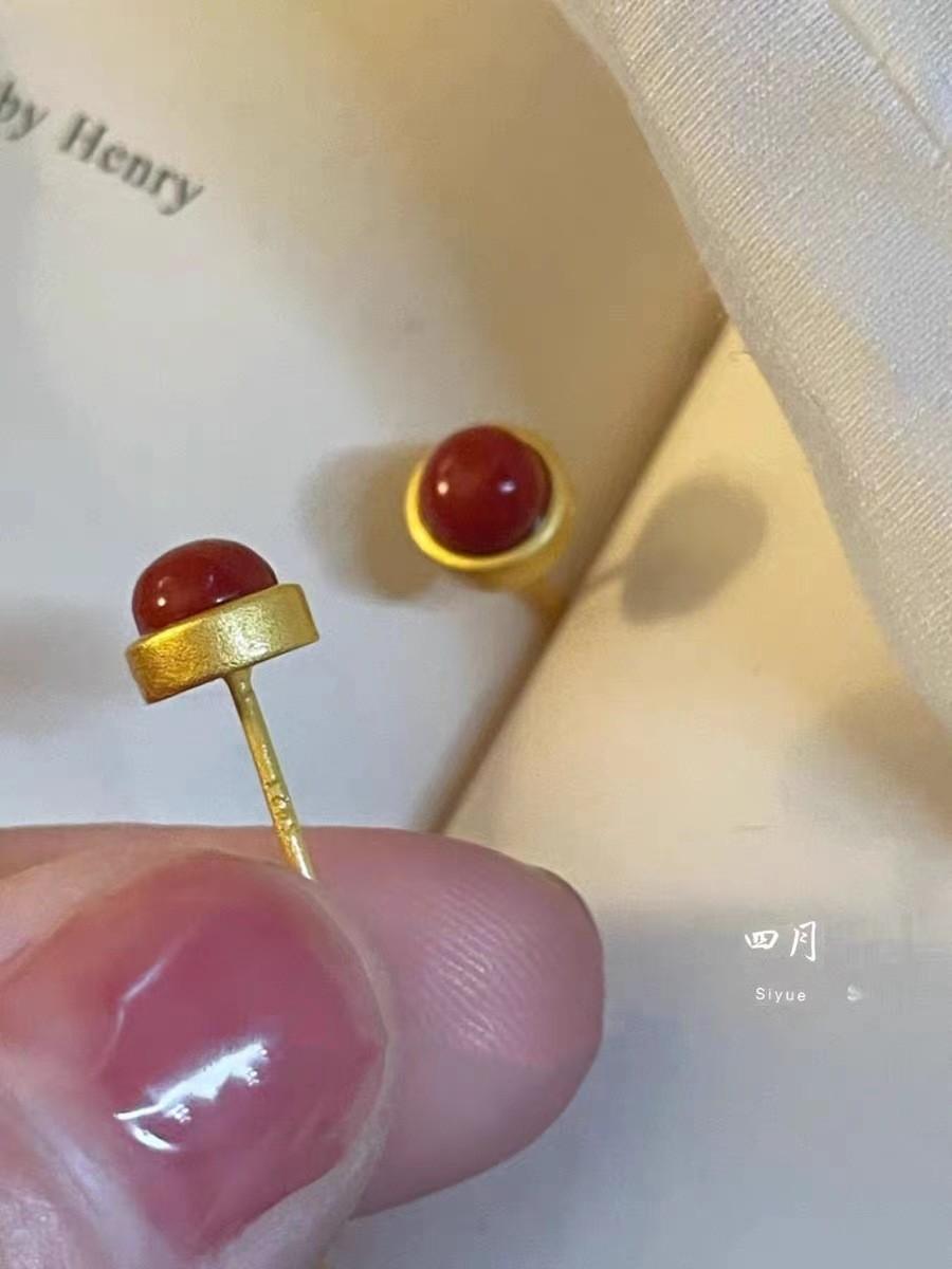 Small agate red antique sand gold elegant classical temperament stud earrings exquisite mini stud earrings