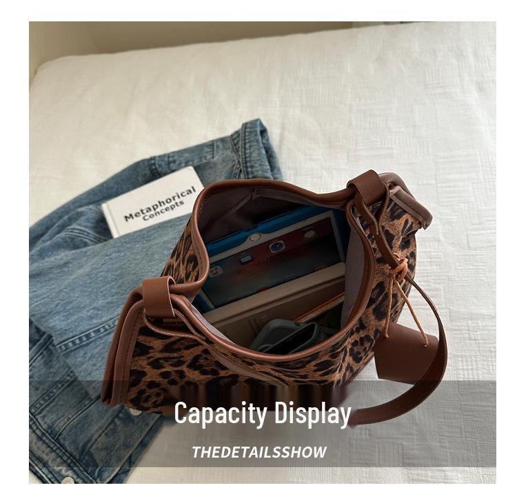 2025 Early Autumn Large-Capacity Leopard Print Retro Shoulder Tote Bag