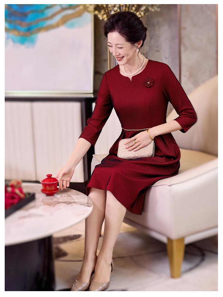 Elegant Spring 2026 Mother-of-the-Bride Petite Dress