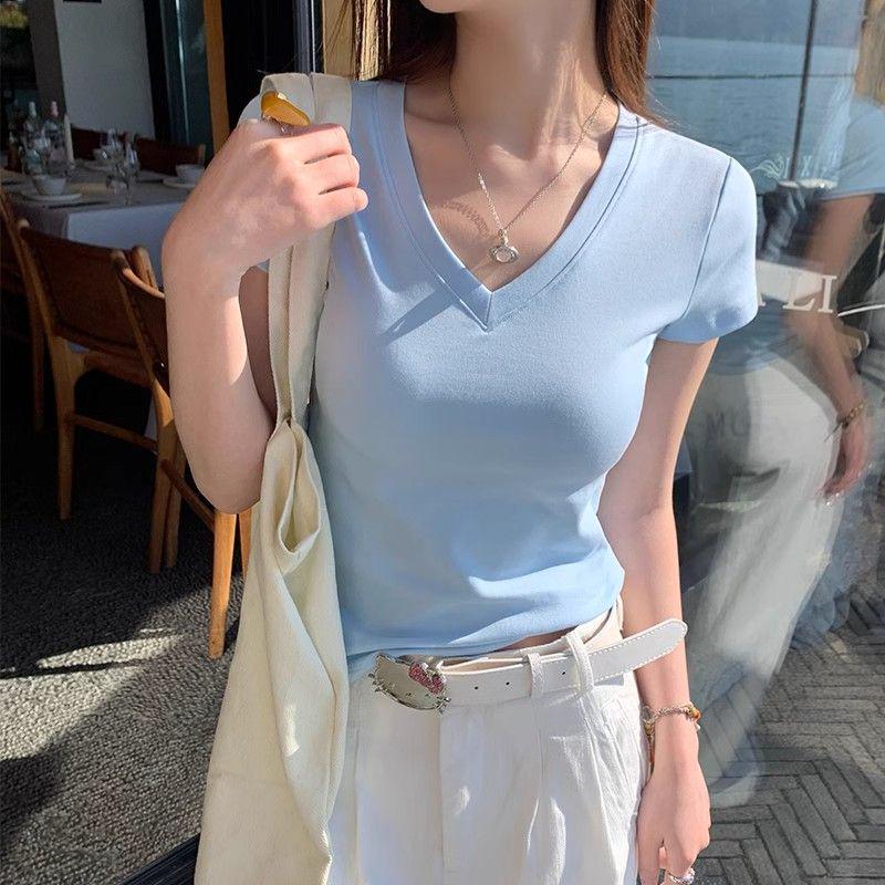 Black V-Neck Slim Fit Short-Sleeve T-Shirt for Women - Stylish Summer Top