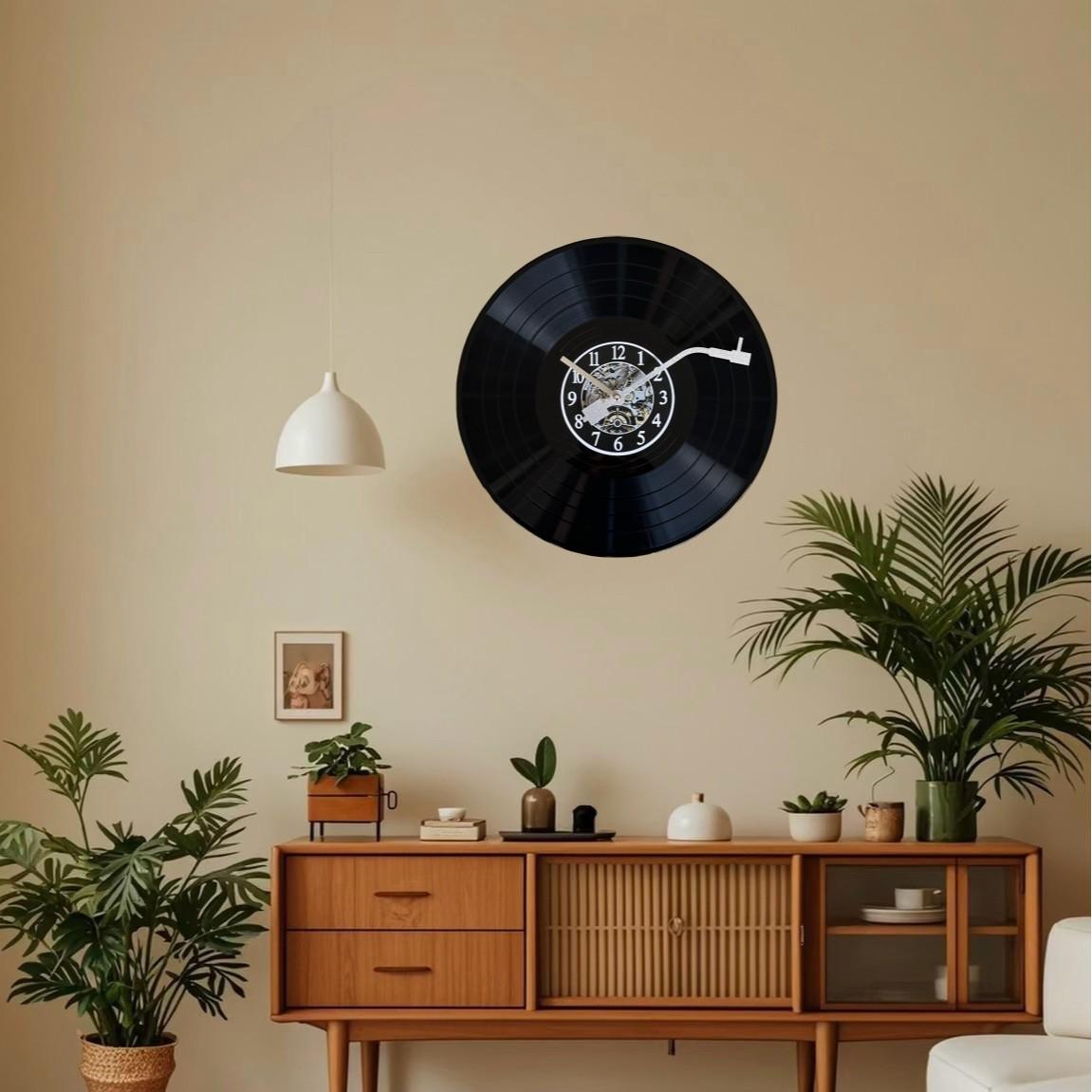 

Nordic-Style Graffiti Vinyl Record Wall Clock - Creative Living Room Decor & Birthday Gift Red Version