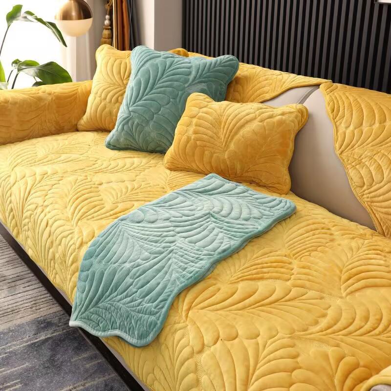 Подушка для дивана из молочного бархата — фото 7