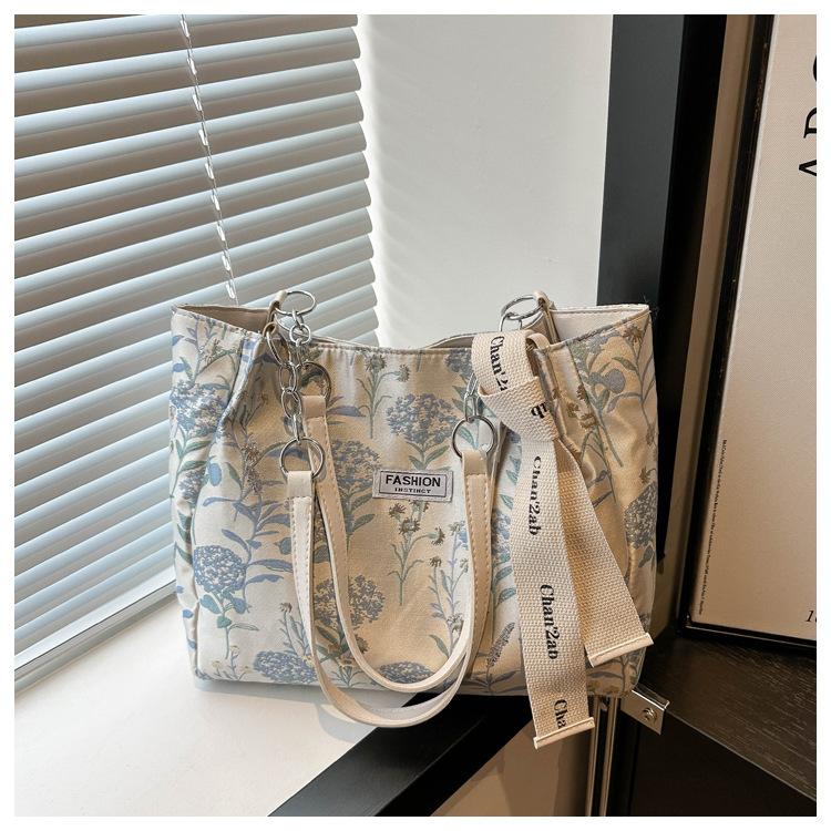 

2025 new personalized trend printing new Chinese blue and white porcelain flower daily leisure women s armpit shoulder bag синий