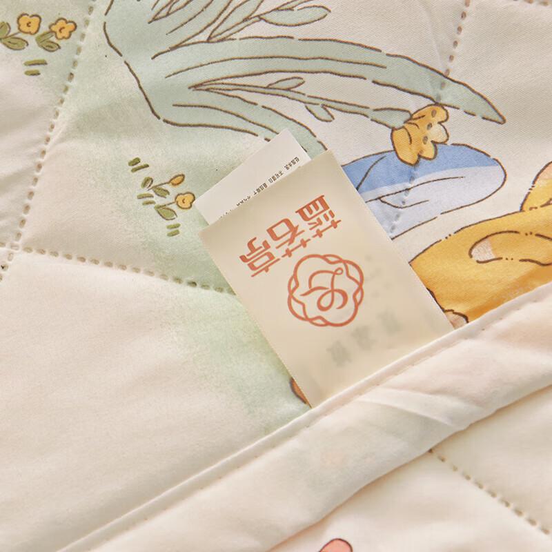 Lan Ruoting All-Season Floral Lightweight Quilt