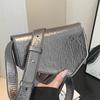 Premium Texture Fashion Trend Geometric Small Square Bag Women's 2025 New Versatile Commuter Personality Shoulder Messenger Bag