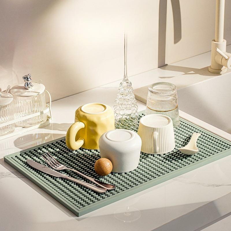 Folding Bar Counter Mat Silicone Water-draining and Heat-insulating Pills, Multi-sized Spliced Anti-slip Water-filtering Cup Mat