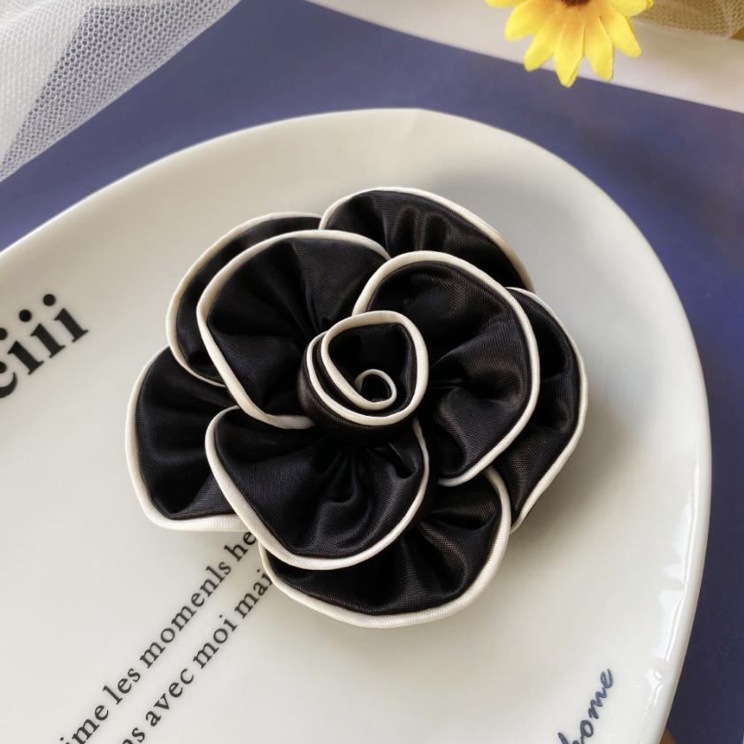 

Нові тканинні брошки-квіти для жінок Багатошарові значки для піджака, светра Чорно-білі лацканні шпильки для жінок Розкішні ювелірні аксесуари