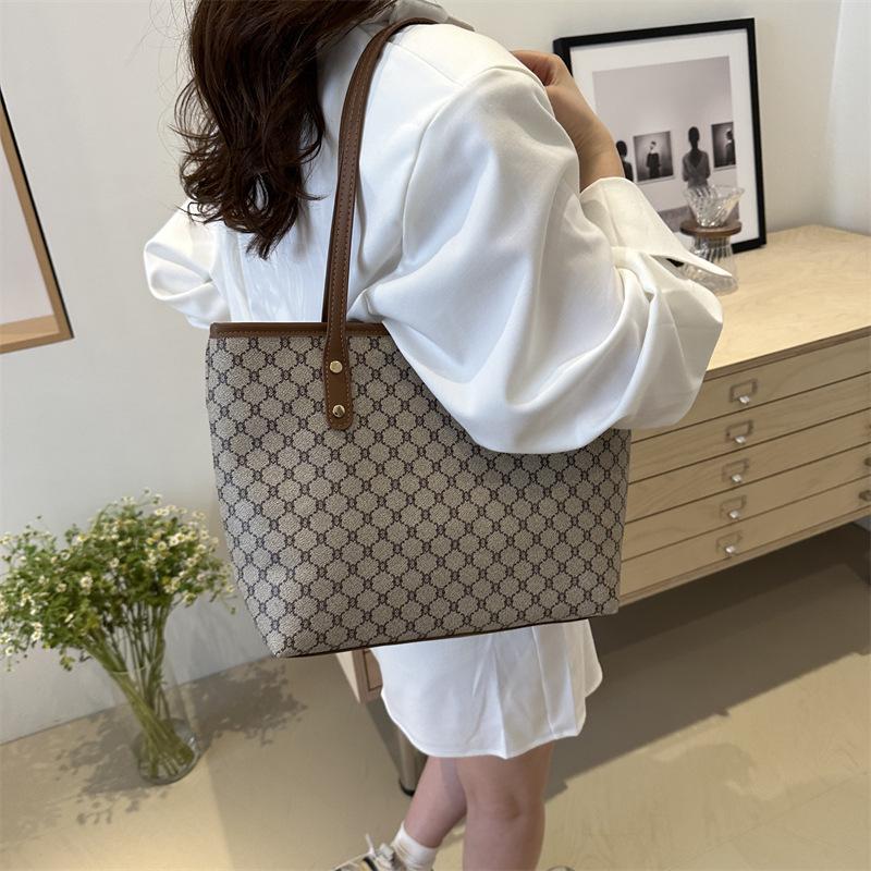 2025 New Beautiful Niche Large-capacity Bag Women's Commuter Personalized Tote Bag Trendy Shoulder Bag Textured Women's Bag